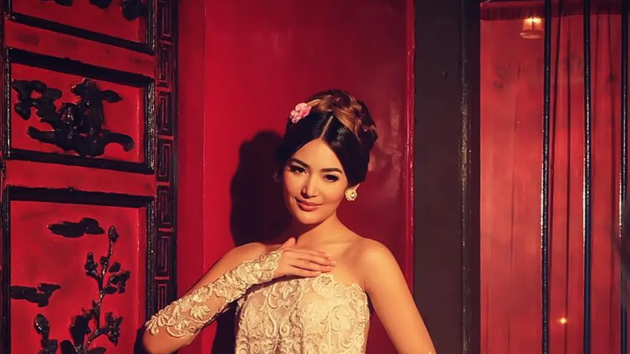 FOTO: Pesona Maria Selena Saat dalam Balutan Kebaya