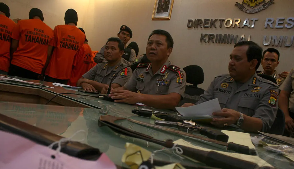 Sebanyak 17 anggota geng motor dihadirkan dalam jumpa pers di Mapolda Metro Jaya, Jakarta, (29/8/14). (Liputan6.com/Faizal Fanani).