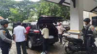 Lagi Ikut Paripurna DPRD, Pejabat Pemkab Ponorogo Dipanggil ke Ruangan Ternyata Sudah Ditunggu Penyidik KPK