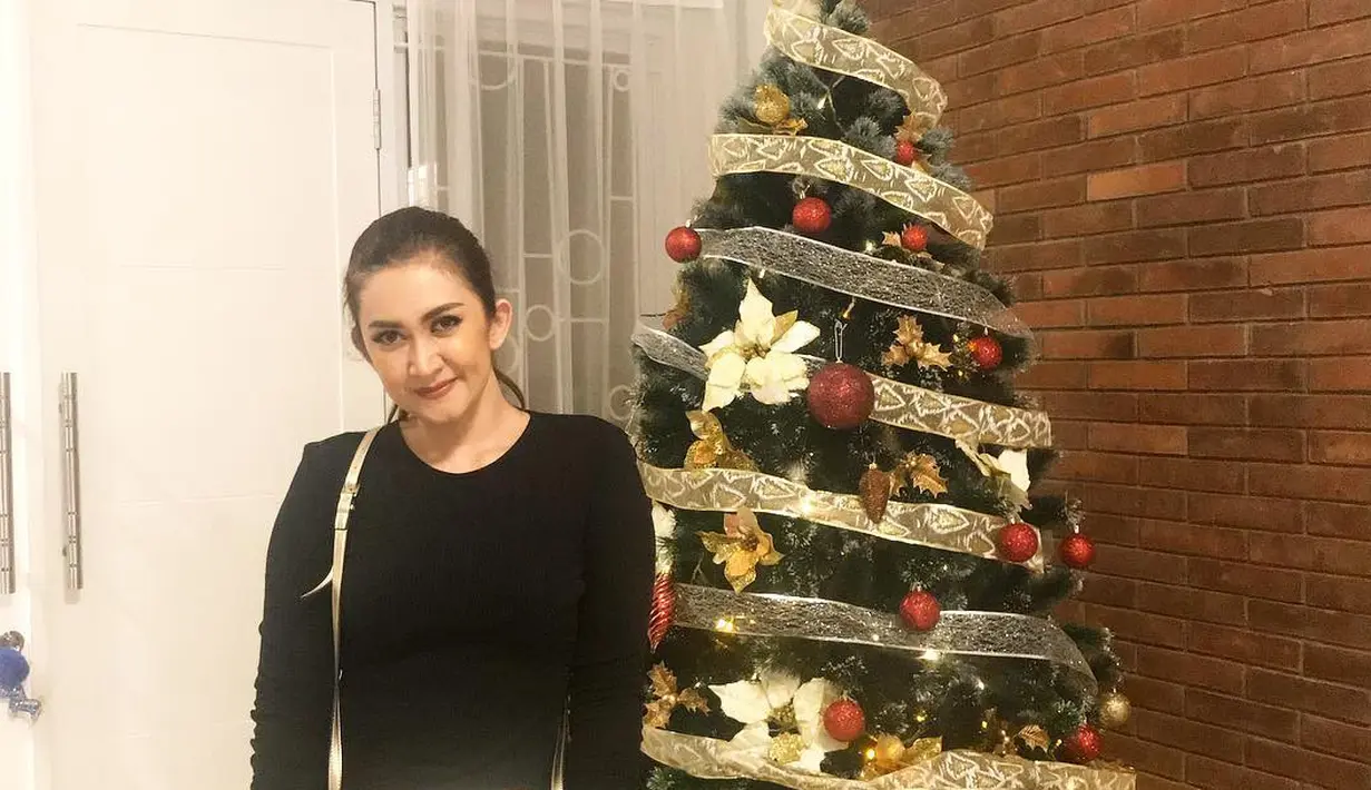 Selain itu, Nafa memaklumi rasa ingin tahu masyarakat terkait dirinya yang sudah move on atau belum. Terutama soal pria yang sedang dekat dengan dirinya saat ini. (Instagram/nafaurbach)