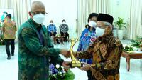 Direktur PT Berau Coal Arief Wiedhartono menerima penghargaan Proper Emas dari Wapres Ma'ruf Amin di Istana Wakil Presiden RI, Jakarta Pusat pada Kamis (29/12/2022) lalu.