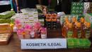 Penampakan kosmetik palsu dari hasil penggerebekan pabrik di kawasan Tambora, Jakarta Barat, Selasa (15/5). Pengungkapan kasus berkat kerja sama BPOM RI bersama Biro Korwas PPNS Bareskrim Mabes Polri. (Liputan6.com/Arya Manggala)