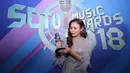 Di SCTV Music Awards 2018 yang digelar Jumat (27/4/2018) kemarin, Rossa berhasil menang dalam kategori Penyanyi Solo Wanita Paling Ngetop. Ia mengalahkan nama lain seperti Fatin, Isyana Sarasvati, Raisa dan Syahrini. (Adrian Putra/Bintang.com)