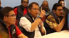 Menteri Komunikasi dan Informatika Rudi Antara (tengah), didampingi Direktur Utama Telkom Indonesia Alex J. Sinaga (kiri) saat memberi keterangan terkait Satelit Telkom 1 di Gedung Merah Putih Telkom, Jakarta, Selasa (5/9). (Liputan6.com/Angga Yuniar)