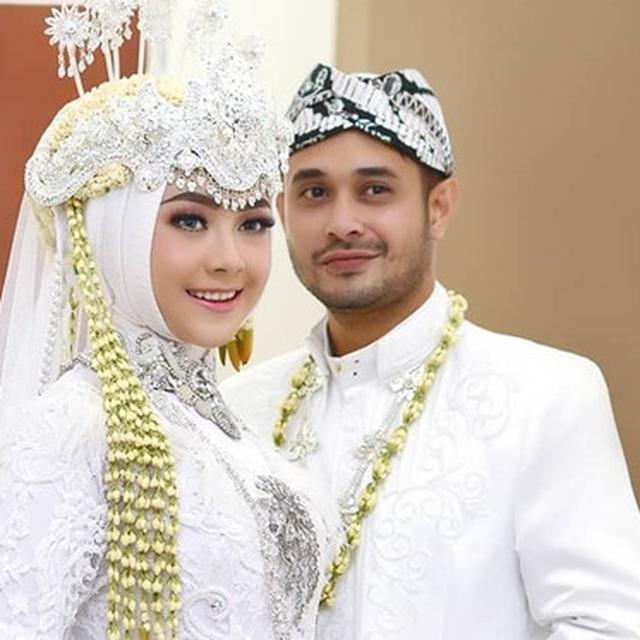 7 Momen Pernikahan Meidian Maladi Dan Gina Fitri Penuh Haru Bahagia Hot Liputan6 Com
