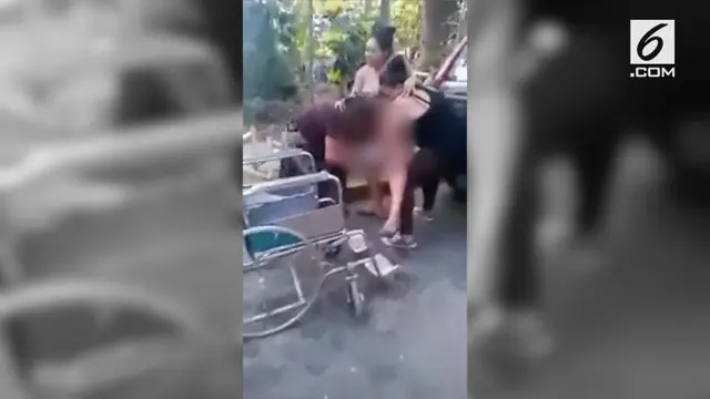 VIDEO: Detik-detik Wanita Melahirkan di Parkiran