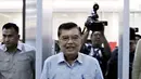 Laporan ini sebagai respons atas tudingan yang dilontarkan Rismon Hasiholan Sianipar terkait dugaan pendanaan terhadap Roy Suryo dan pihak lain dalam isu keaslian ijazah Presiden ke-7 RI Joko Widodo. Tampak dalam foto, Wakil Presiden ke-10 dan ke-12 Republik Indonesia, Jusuf Kalla saat mendatangi Gedung Bareskrim Mabes Polri, Jakarta, Rabu (8/4/2026). (Ade Danhur/Media JK)