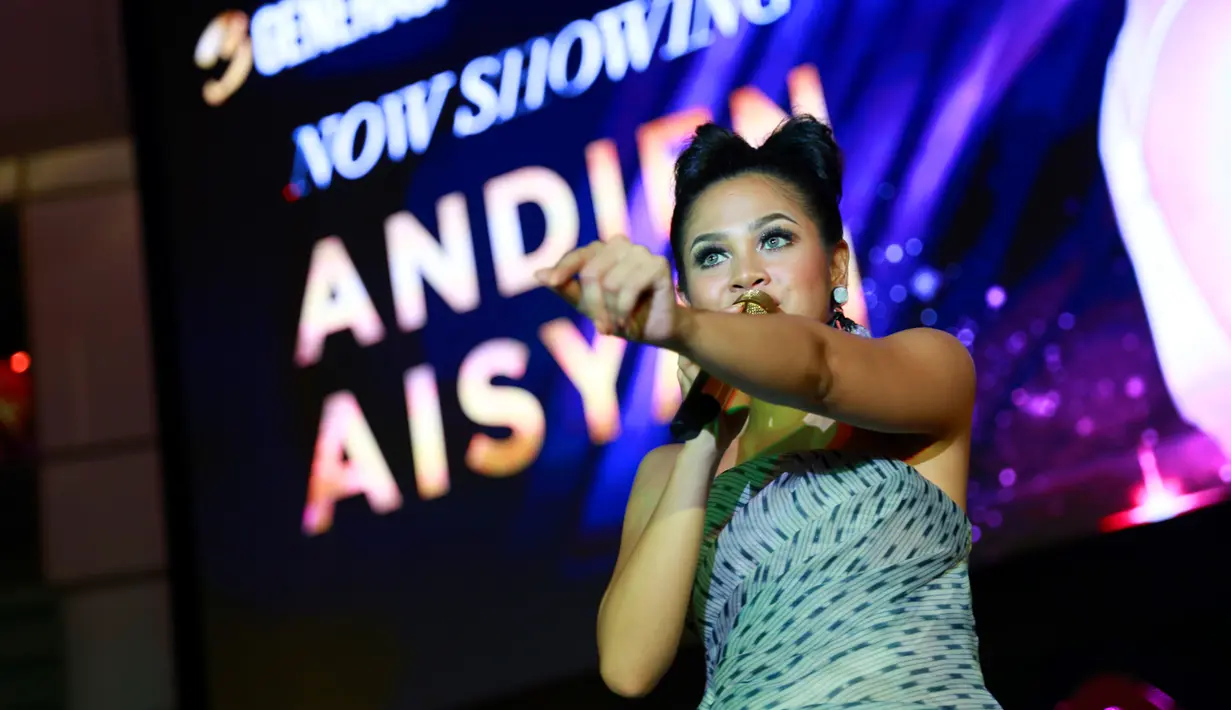 Beberapa musisi ternama meramaikan suasana konser dalam rangka ulang tahun pertama bintang.com.  (Adrian Putra/Bintang.com)