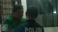 Satuan kepolisian sektor Jakarta Barat berhasil menangkap Imam S. Arifin lantaran kedapatan memiliki narkoba. 