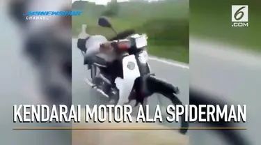 Dua wanita berhijab dikecam warga lantaran mengendarai motor dengan pose ala Spiderman.