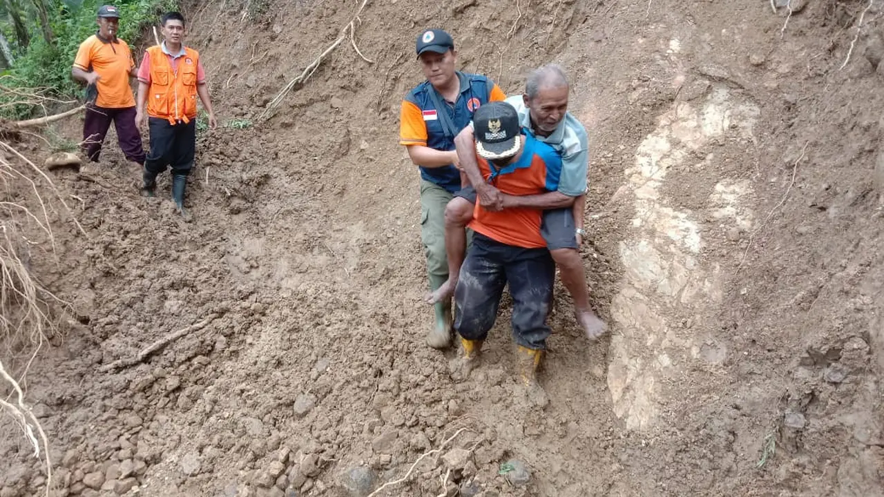 Longsor di Desa Kutabima, Kecamatan Cimanggu, Cilacap, Jawa Tengah. (Foto: Liputan6.com/BPBD Cilacap)