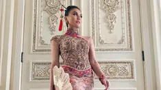 Sebagai salah satu penyanyi yang memiliki banyak penggemar di tanah air, penampilan Agnez Mo dikenal energik di atas panggung. Seringkali ia bergonta-ganti gaya busana hingga rambut. Namun saat pakai busana batik dan kebaya ia pun bisa tampil elegan. (Liputan6.com/IG/@agnezmo)