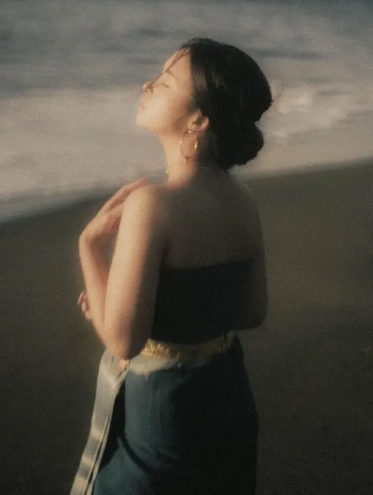 <p>Pada kesempatan ini, Ayushita terlihat berbeda dari biasanya. Wajahnya pun tampak sangat cantik, dan manglingi.&nbsp;(Foto: Ayushita/ Instagram)</p>