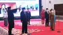 Sejumlah Dewan Pengarah BRIN disumpah saat dilantik di Istana Negara, Jakarta, Rabu (13/10/2021). Penetapan keanggotaan Dewan Pengarah BRIN tertuang dalam Keppres Nomor 45 Tahun 2021 tentang Pengangkatan Keanggotaan Dewan Pengarah BRIN. (Foto: Lukas– Biro Pers Sekretariat)