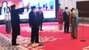 Sejumlah Dewan Pengarah BRIN disumpah saat dilantik di Istana Negara, Jakarta, Rabu (13/10/2021). Penetapan keanggotaan Dewan Pengarah BRIN tertuang dalam Keppres Nomor 45 Tahun 2021 tentang Pengangkatan Keanggotaan Dewan Pengarah BRIN. (Foto: Lukas– Biro Pers Sekretariat)