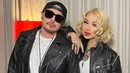 Baru-baru ini, Titi DJ dan Thomas Djorghi kompak seru-seruan cosplay menjadi Rose BLACKPINK dan Bruno Mars. Keduanya meniru gaya ikonik Rose dan Bruno Mars dalam video musik lagu APT yang sedang viral. (Liputan6.com/IG/@ti2dj)