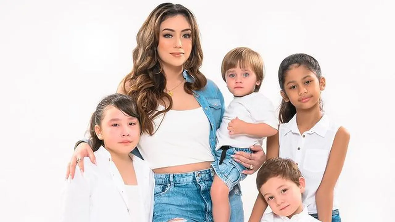Celine Evangelista bersama anak-anaknya (Instagram/celine_evangelista)