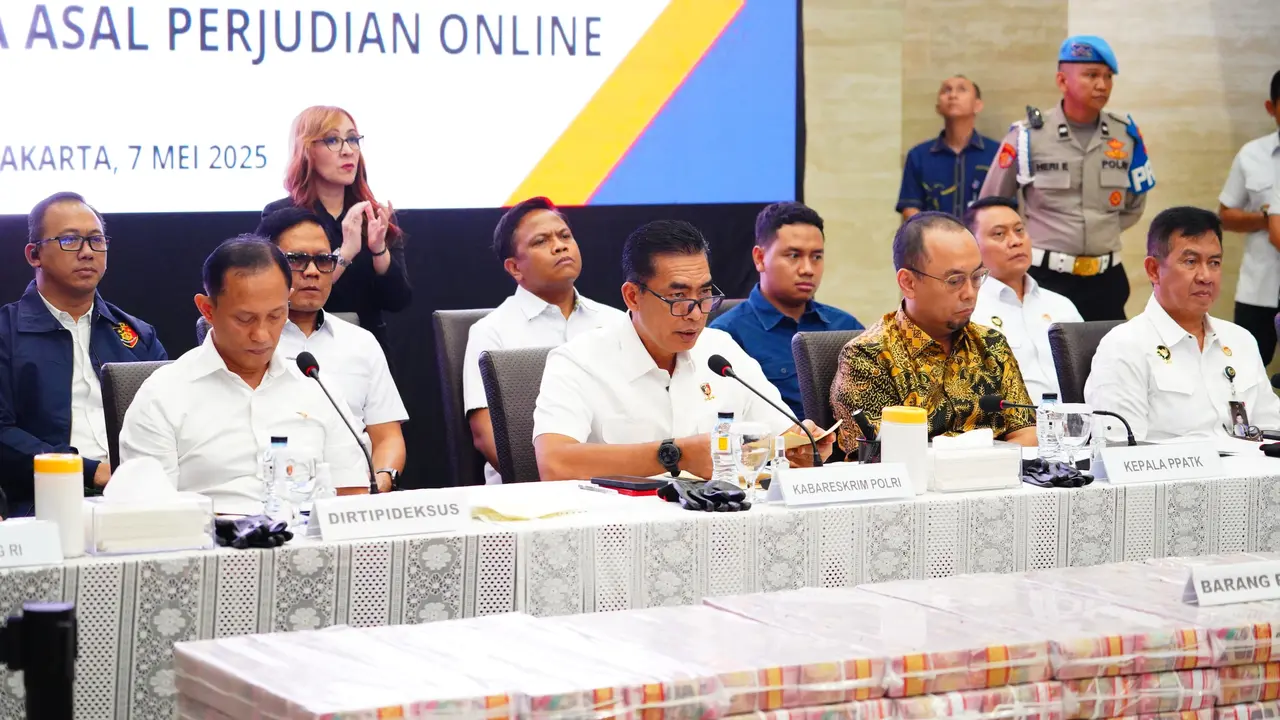 Konferensi pers penetapan tersangka dan penyitaan aset dalam rangka penyidikan perkara TPPU dari tindak pidana Judi Online.