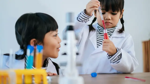 Rekomendasi eksperimen science play di rumah yang dapat mengasah rasa penasaran anak