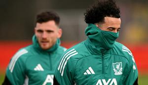 Gelandang Liverpool asal Inggris bernomor punggung 17, Curtis Jones, menghadiri sesi latihan tim di tempat latihan mereka di Kirkby, Liverpool, barat laut Inggris pada 20 Januari 2026, menjelang pertandingan League Phase Liga Champions UEFA melawan Olympique Marseille di Marseille.
(Oli SCARFF / AFP)