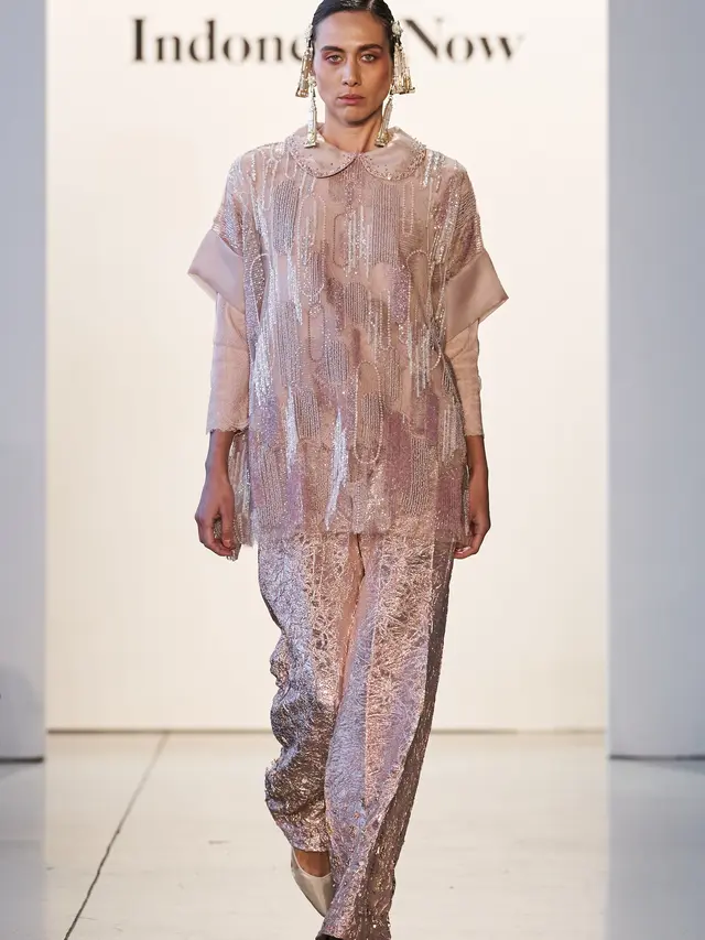 Cerita Desainer Zeta Prive Pangkas Waktu Tidur demi Tampil di New York Fashion Week 2023