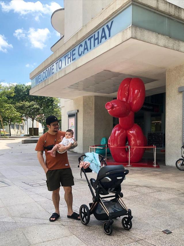 Jadi Ayah Siaga, Ini 7 Potret Derby Romero saat Momong Anak