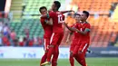 Pemain Timnas Indonesia U-22, Febri Hariyadi (tengah) melakukan selebrasi usai mencetak gol ke gawang Kamboja pada laga SEA Games 2017 di Shah Alam, Malaysia (24/8). Febri mencetak gol pada menit 69 Dari jarak sekitar 45 meter. (AP Photo / Vincent Phoon)