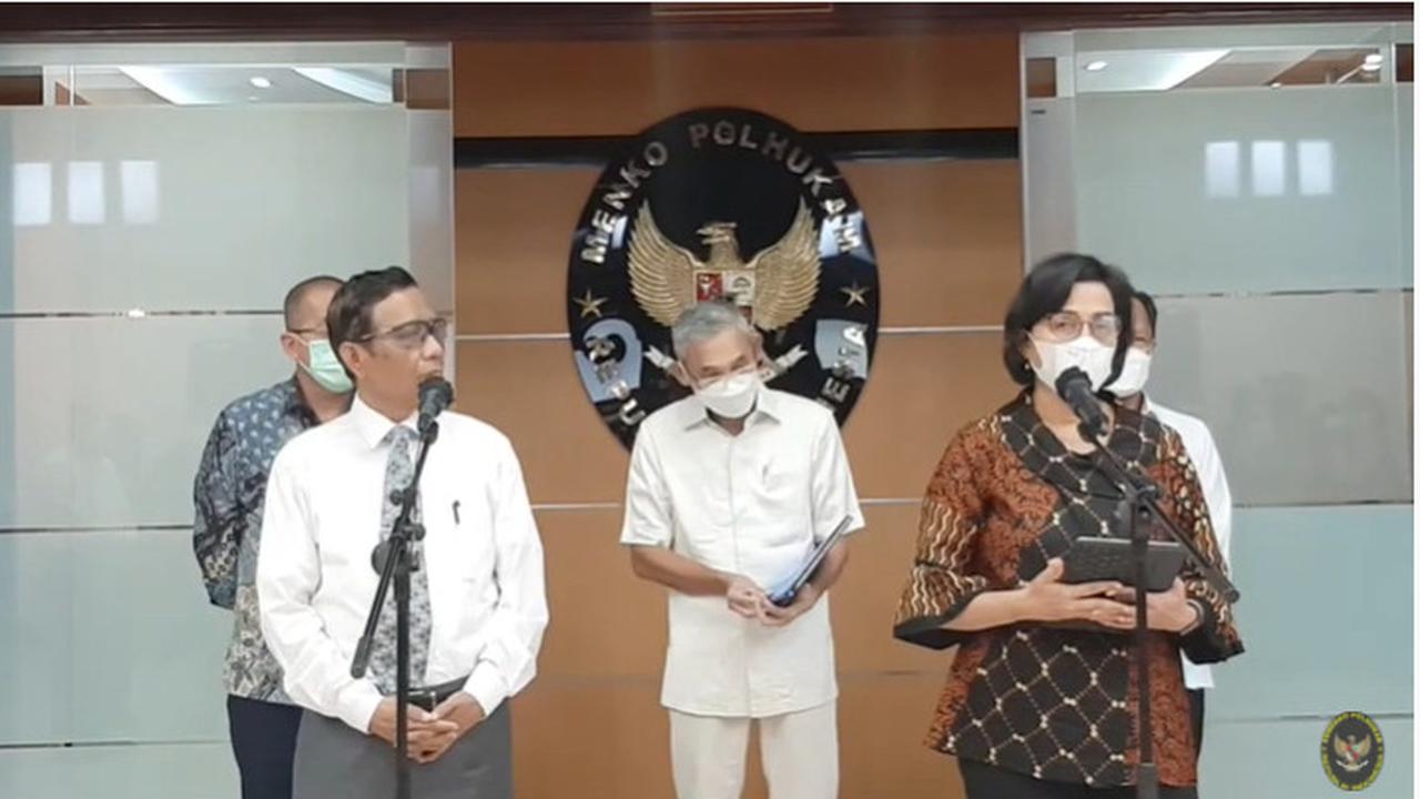 Menkopolhukam Mahfud MD dan Sri Mulyani saat konferensi pers Satgas BLBI, Kami (23/12/2021).