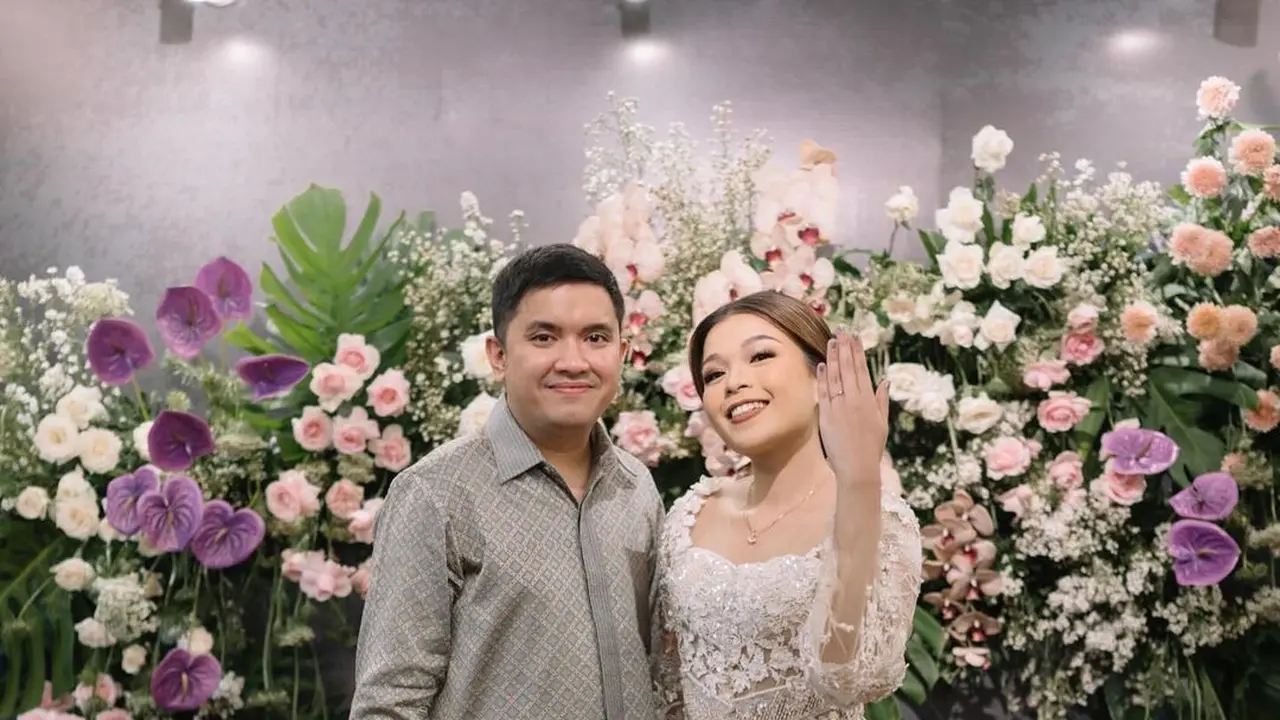 Gaya Kocak Romantis Lamaran Komika Oza Rangkuti dan Aisha Lahtiba, Tampil Simple dengan Busana Serba Lokal