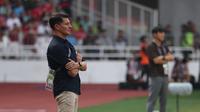 Pelatih Timnas Irak, Casas Garcia saat menghadapi Indonesia pada laga Grup F putaran kedua Kualifikasi Piala Dunia 2026 zona Asia di Stadion Utama Gelora Bung Karno (SUGBK), Senayan, Jakarta, Kamis (6/6/2024). (Bola.com/Abdul Aziz)