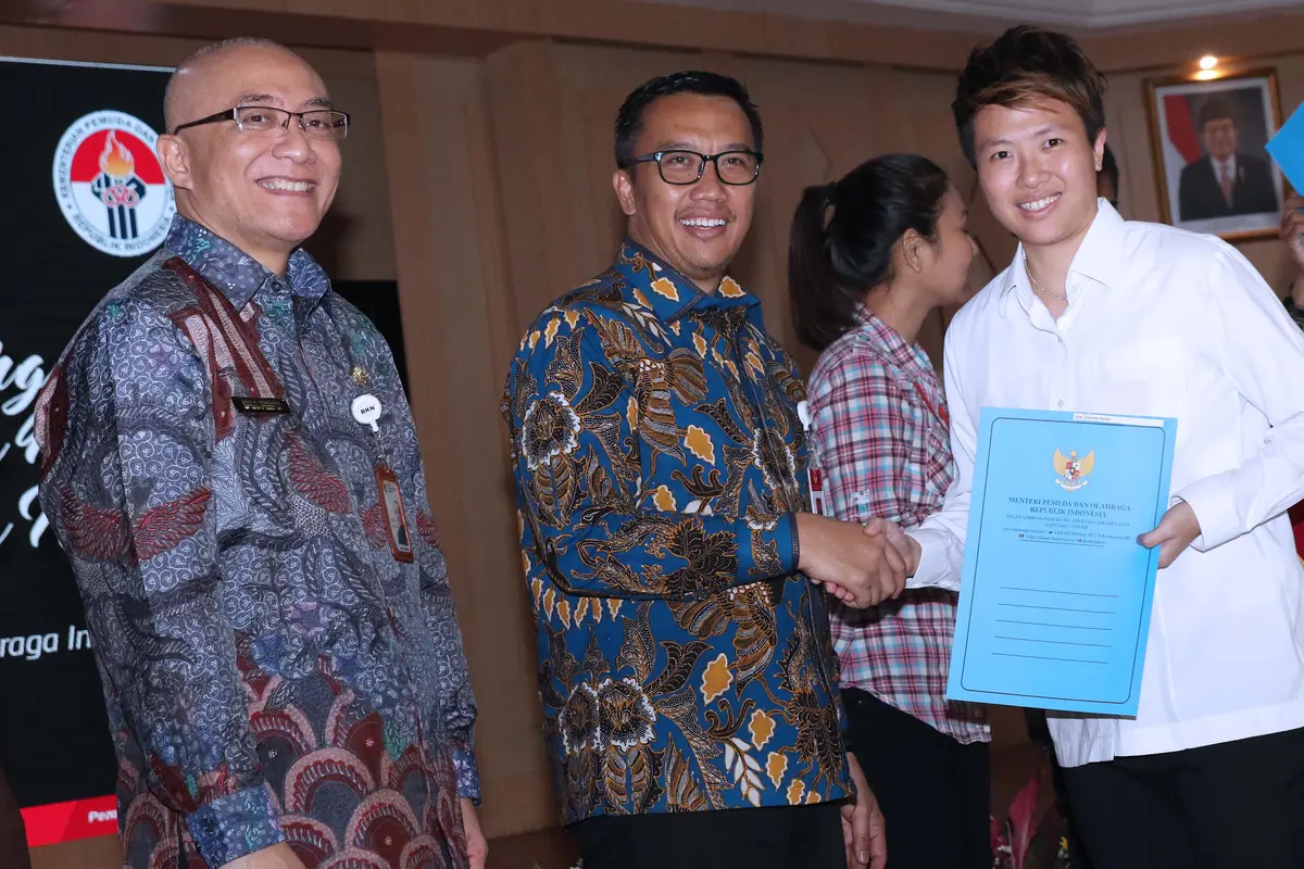 Bersama Kepala BKN, Menpora Serahkan SK CPNS Atlet Berprestasi
