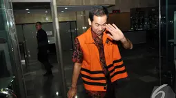Tubagus Chaeri Wardhana atau Wawan keluar dari Gedung KPK usai menjadi saksi, Jakarta, Senin (17/11/2014)(Liputan6.com/Miftahul Hayat)