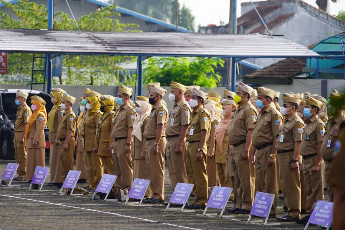 Pemerintah Daerah (Pemda) Garut, Jawa Barat segera mengajukan sekitar 2.300 orang tenaga honorer menjadi Aparatur Sipil Negara (ASN) melalui jalur Pegawai Pemerintah dengan Perjanjian Kerja (PPPK) tahun ini. (Liputan6.com/Jayadi Supriadin)