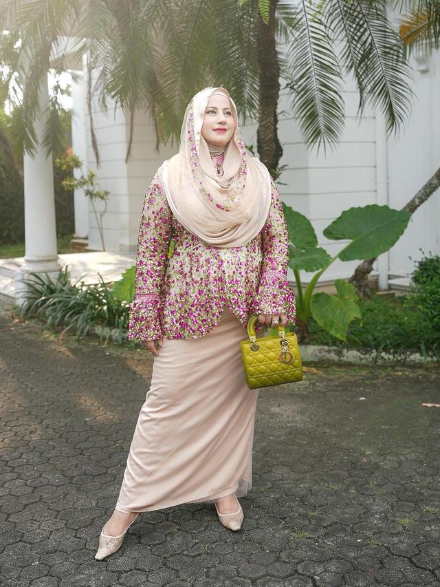 6 Gaya Berhijab Tasyi Athasyia yang Mewah, Cocok Jadi Inspirasi Outfit Ramadan