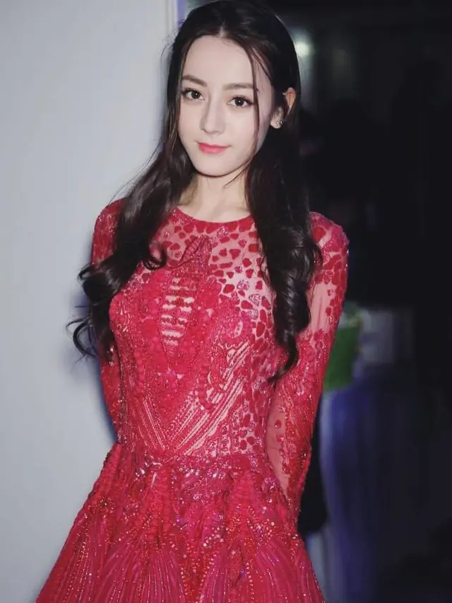 6 Potret Dilraba Dilmurat, Artis Asal China yang Curi Perhatian