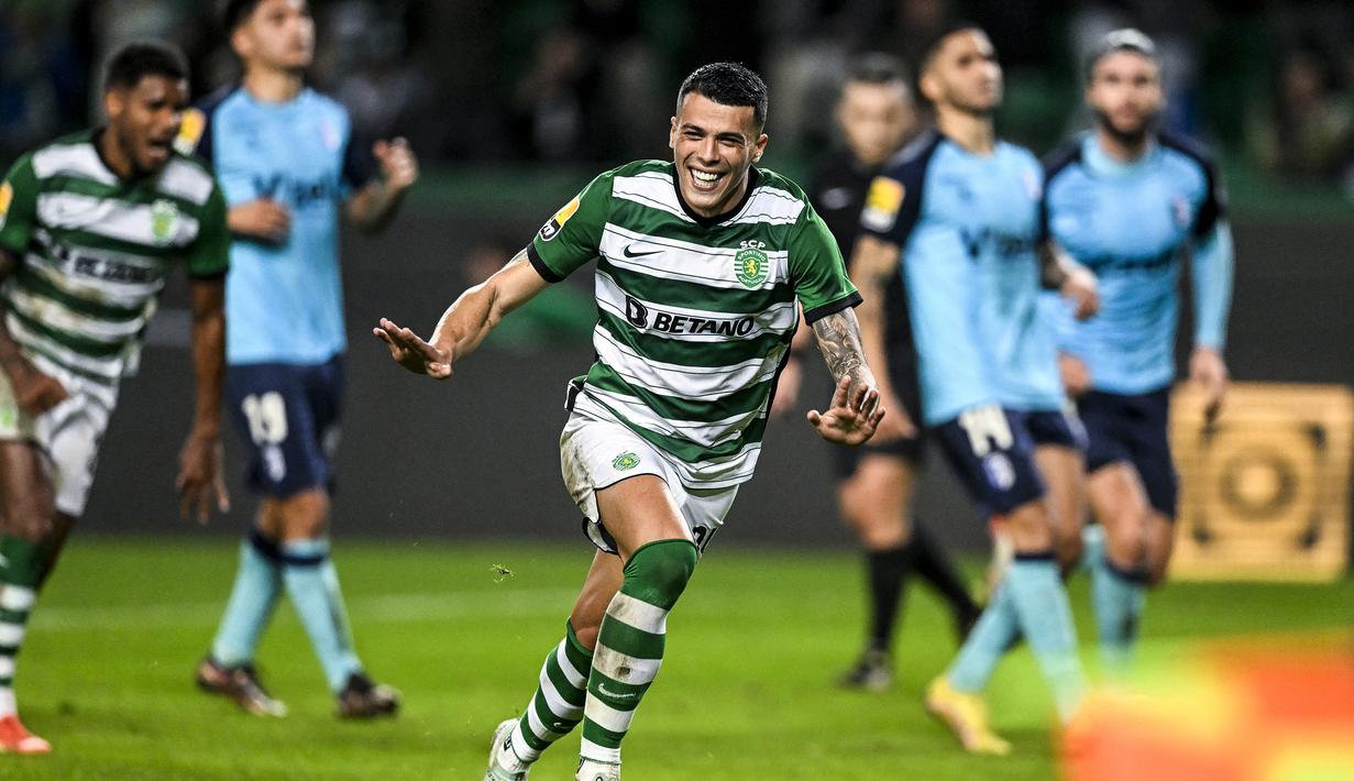 Pedro Porro. Bek kanan Spanyol milik Sporting Lisbon berusia 23 tahun ini resmi didapatkan Tottenham Hotspur pada 31 Januari 2023 berstatus pinjaman hingga akhir musim 2022/2023. Tottenham Hotspur berkewajiban mempermanenkannya pada awal musim 2023/2024 dengan nilai transfer 45 juta euro atau setara Rp733 miliar dengan durasi kontrak selama lima setengah tahun. (AFP/Patricia De Melo Moreira)