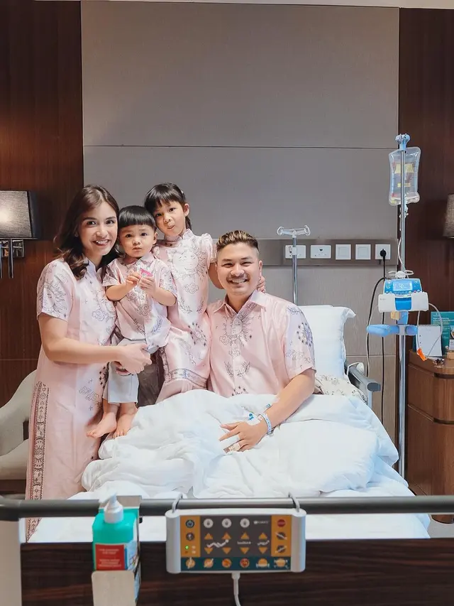 Chelsea Olivia, Glenn Alinskie dan anak mereka. (Foto: Dok. Instagram @chelseaoliviaa)
