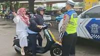 Cara Polisi Tindak Tegas Pengendara yang Lawan Arus di Jaktim