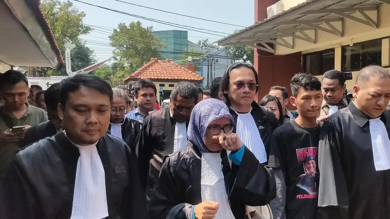 Tangis Haru Titin Prialianti Tim Kuasa Hukum Saka Tatal di Sidang PK: Kebenaran Sudah Terbuka