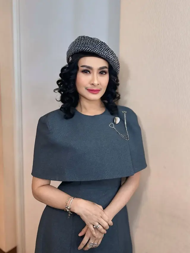 Tampilan Terbaru Iis Dahlia. [@isdadahlia]