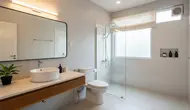 10 Cara Mengatasi Kamar Mandi Licin dengan Bahan Sederhana, Aman dan Efektif untuk Keluarga