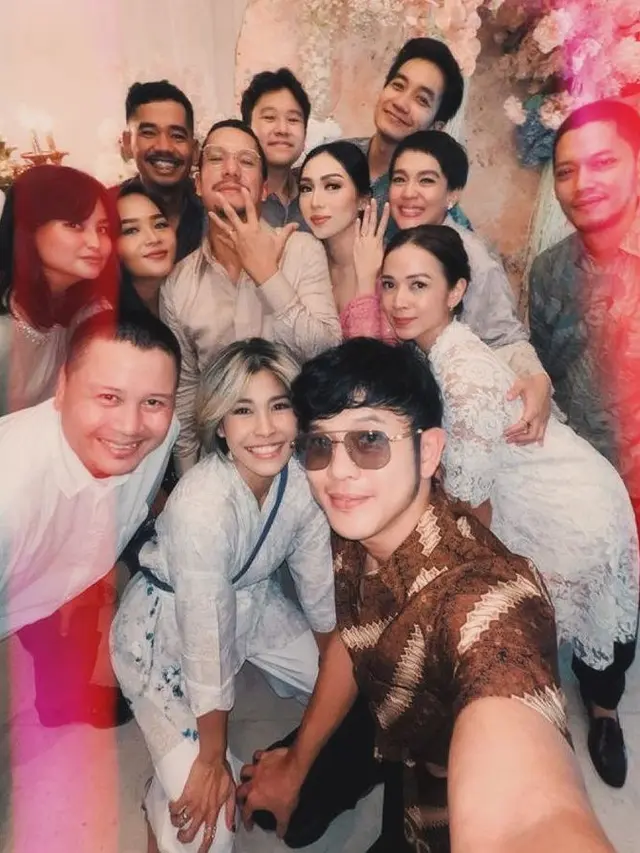 Potret Angga Puradiredja, Dewi Andarini, dan Maliq & D’Essentials (Sumber: Instagram/maliqmusic)