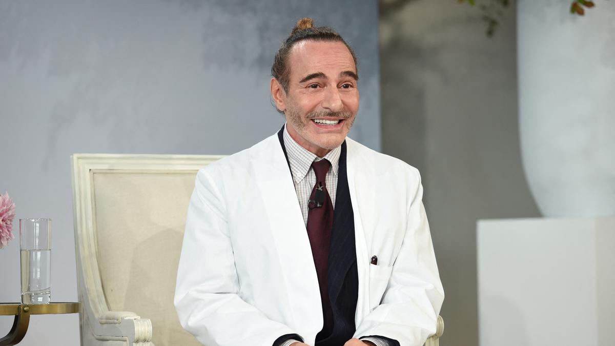 Pameran John Galliano untuk Met Gala 2027 Batal Usai Dikecam Komunitas Yahudi