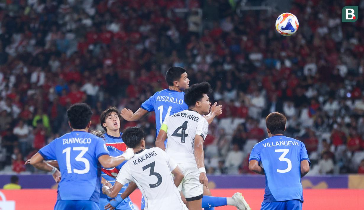 Skuad Garuda Muda susah payah mengalahkan The Azkals junior, tiga poin dari Filipina berkat gol bunuh diri Jaime Rosquillo. (Bola.com/M Iqbal Ichsan)