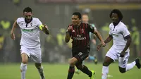 Carlos Bacca dibujuk untuk tinggalkan AC Milan menuju Tiongkok. (MIGUEL MEDINA / AFP)