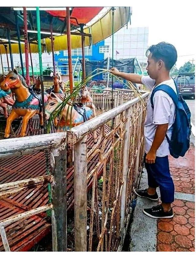 Aksi ‘Usil’ Teman Saat Lagi Santai Ini Kocak Tapi Juga Bikin Emosi