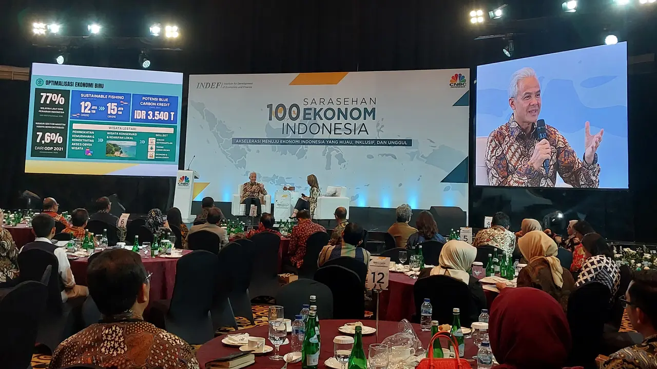 Bakal Calon Presiden Ganjar Pranowo dalam Sarasehan 100 Ekonom Indonesia, di Jakarta, Rabu (8/11/2023). (arief/Liputan6.com)