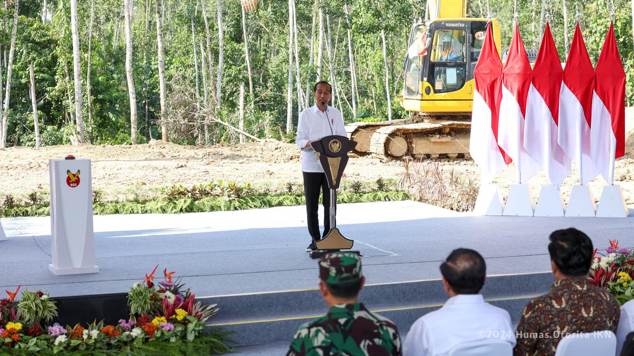 Presiden Joko Widodo (Jokowi) melaksanakan groundbreaking Nusantara International Convention Center and Hotel di Ibu Kota Nusantara (IKN), Senin (12/8/2024).