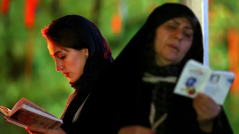 Berburu Malam Lailatul Qadar ala Wanita Iran