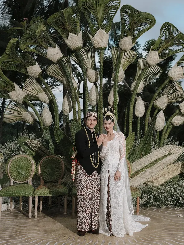 9 Potret Dekorasi Akad Nikah Luna Maya dan Maxime Bouttier